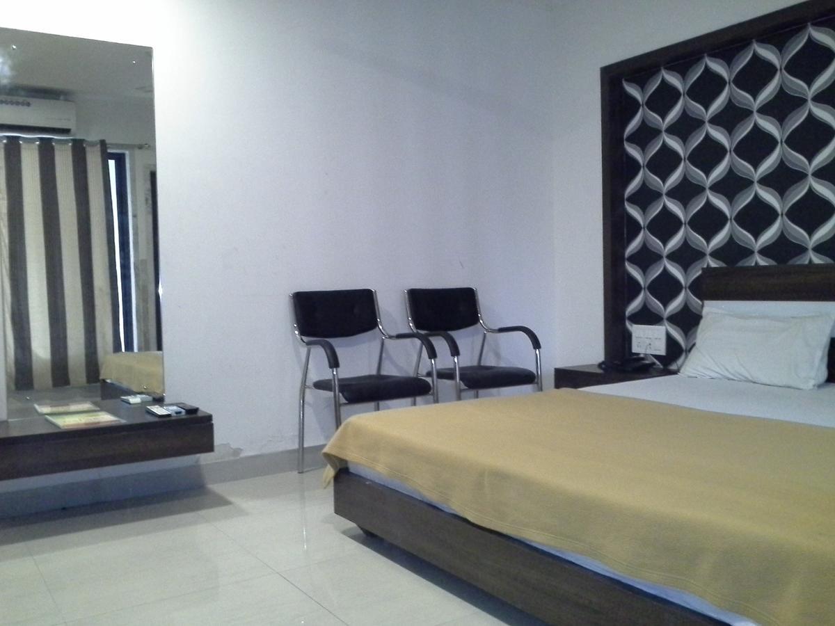 Hotel Galaxy Residency Vasai Exterior photo